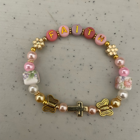 Meet your Posher, Stephanie - Picture 3 of 11